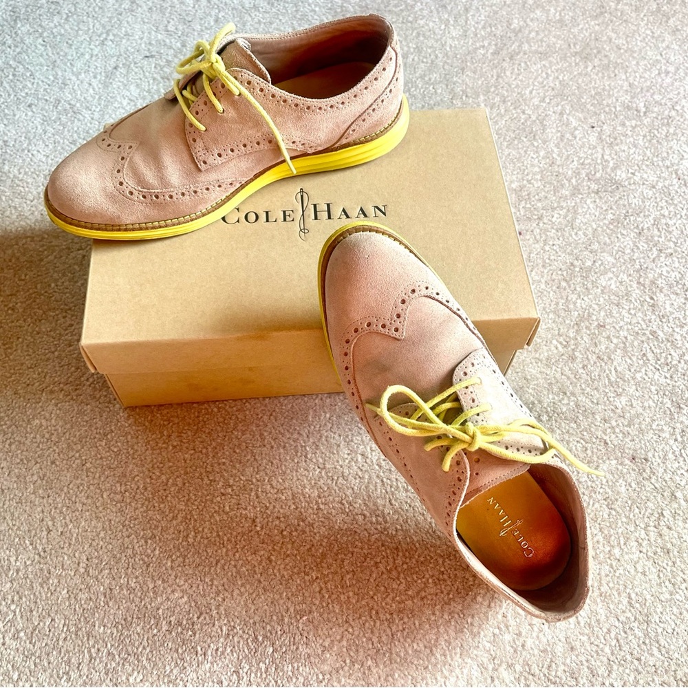 Cole Haan Women's Lunargrand Sz 7.5 US Light Tan Yellow Soles Suede Wingtip
